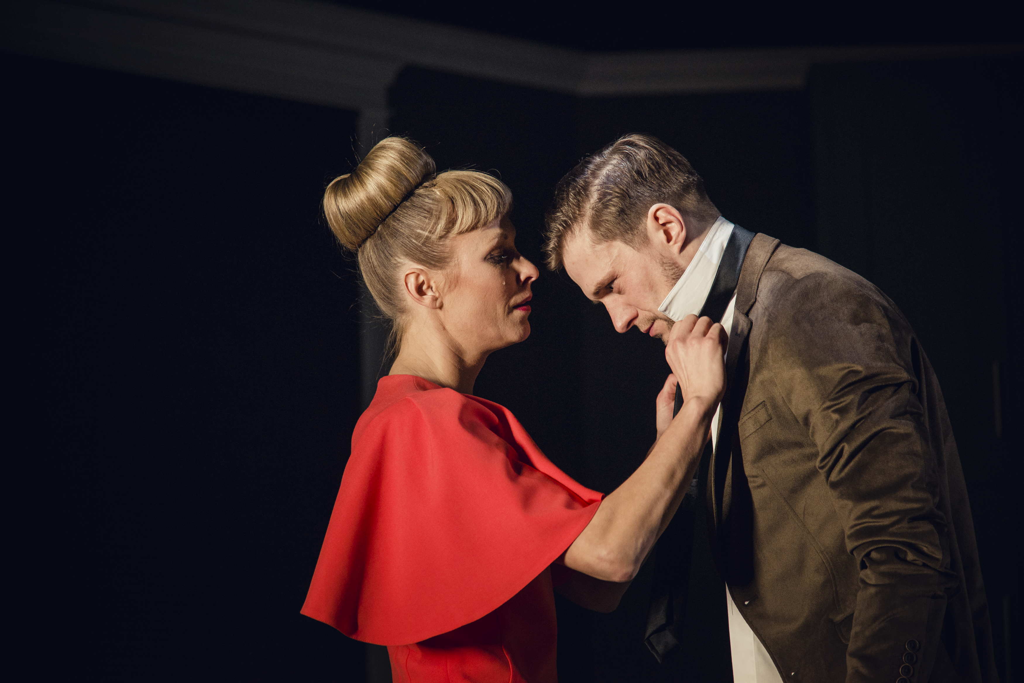 Džons – Dainis Grūbe, Kristīna – Kristīne Nevarauska // Foto – Daina Geidmane